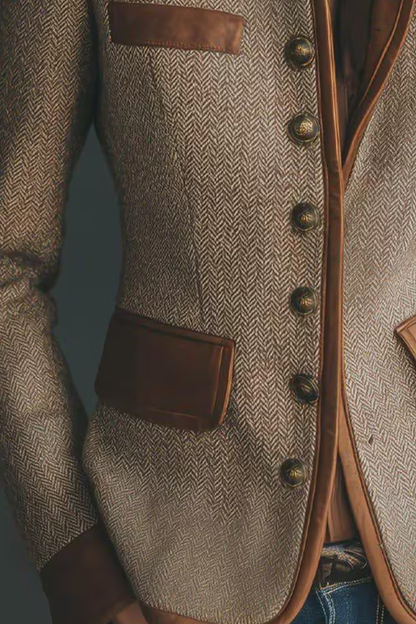 Taillenbetonter Tweed-Blazer mit Stehkragen und Besatzverkleideten Taschen
