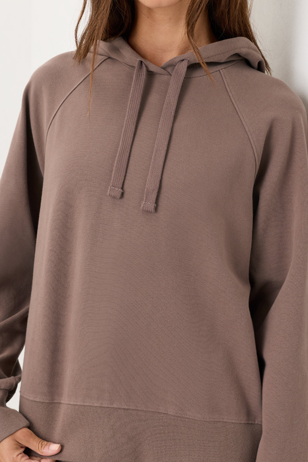 Lässiger Kapuzenpullover mit Raglanärmeln und verstellbarem Kordelzug