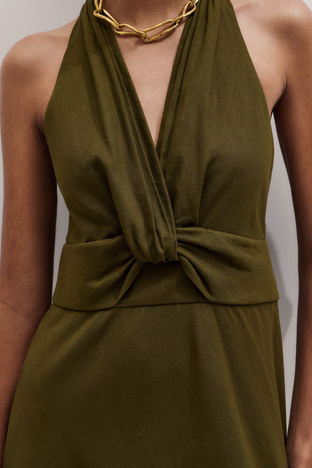 Halsumschlag Midi-Kleid mit Frontknoten und gerafftem Rückenteil