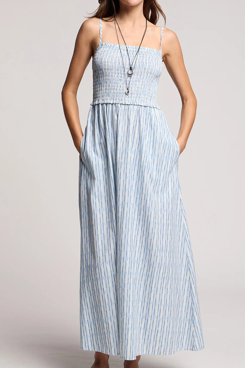 Gestreiftes Maxikleid mit gerafftem Oberteil und verstellbaren Trägern